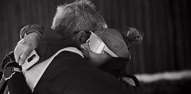 Niesamowite – pan Marek od 12 lat wita ludzi na Śnieżce!