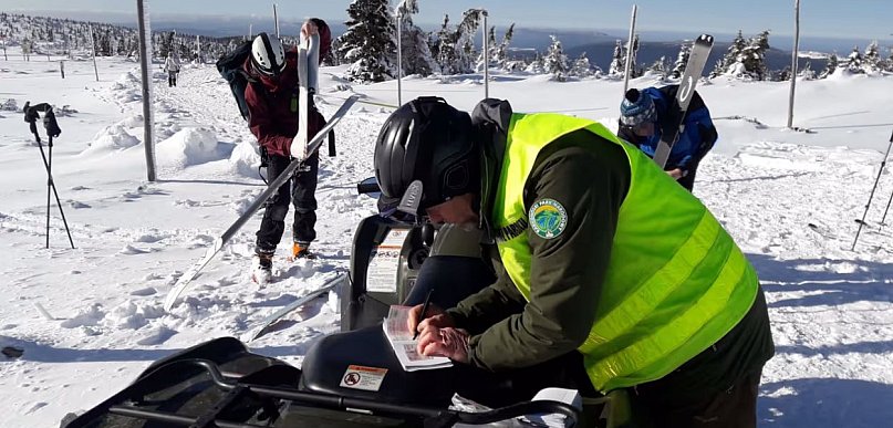 Sypnęło mandatami dla narciarzy