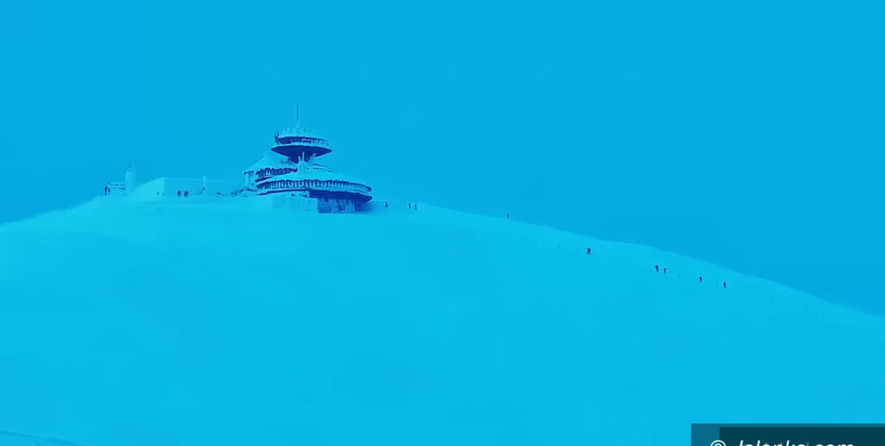 Odwiedzają Śnieżkę nawet o wschodzie słońca